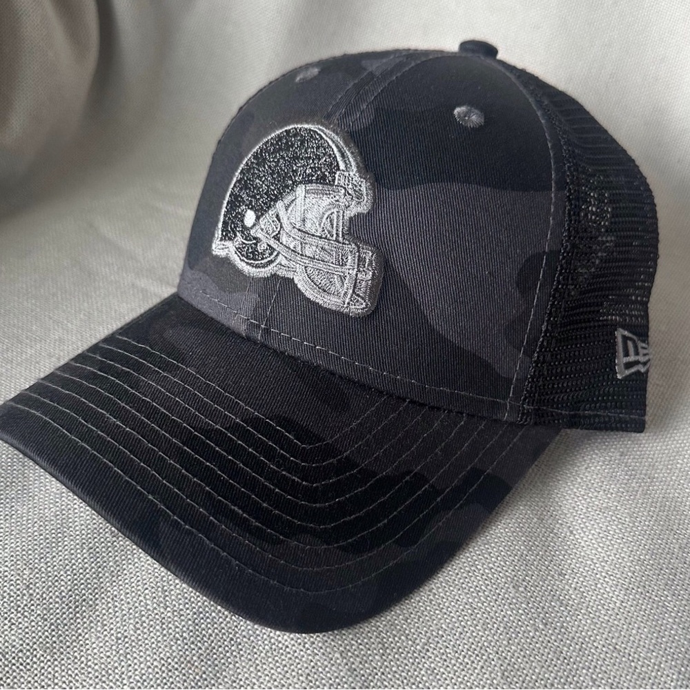 New Era NFL Women’s 9forty Adjustable Cleveland Browns Glitter Black Camo Hat